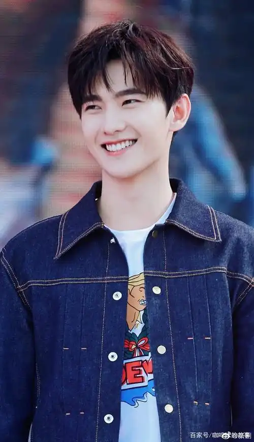 是心动啊!糟糕眼神躲不掉,对你莫名的心跳,杨洋笑容是一眼万年