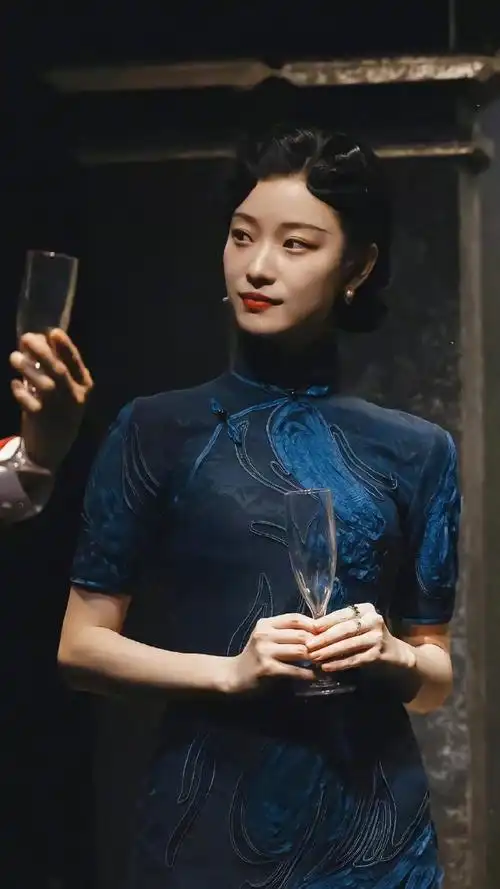 倪妮话剧《如梦之梦》造型合集,她的旗袍装真的百看不厌,复古盘发搭配