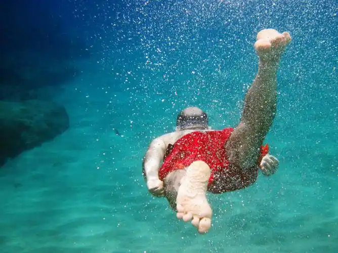 游泳,成年人,一个人,横图,探险,水下,海洋,美国,仅一个男性,短裤,自然