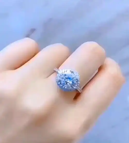 莱绅通灵蓝色火焰钻戒