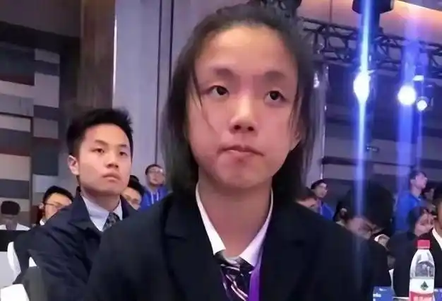 上海15岁高一女孩解开世界难题婉拒央视采访可别让我妈看到