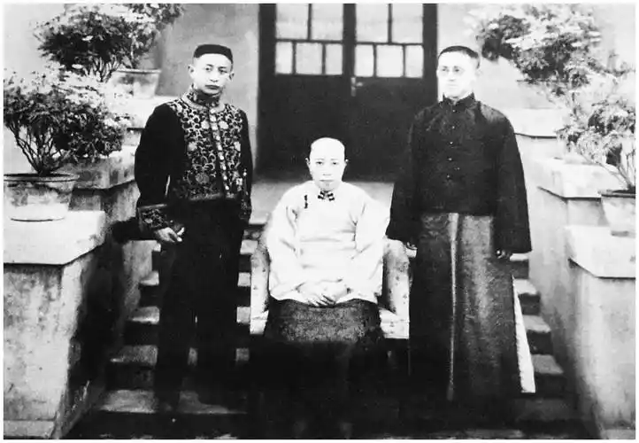 袁世凯做了八十三天皇帝就猝死,死前说"他害了我",他是谁?