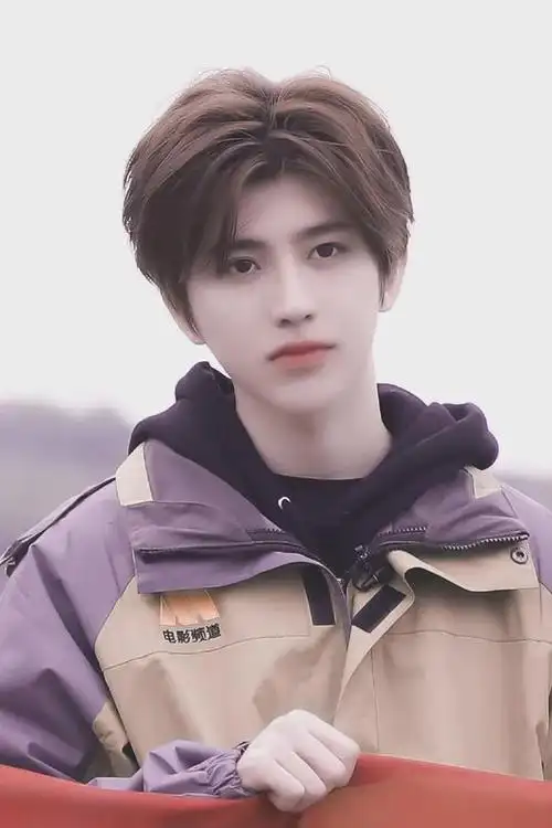 穿恨天高,戴假发,肤白貌美宛若女明星|腹肌|男神|黄晓明|董子健_网易