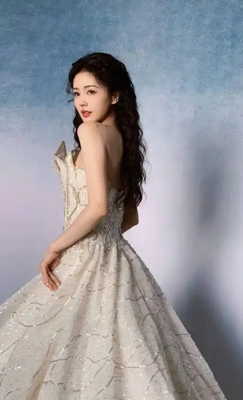 王嘉尔劈腿宋雨琦?汪小菲抢到孩子抚养权?白鹿敬业人设翻车?