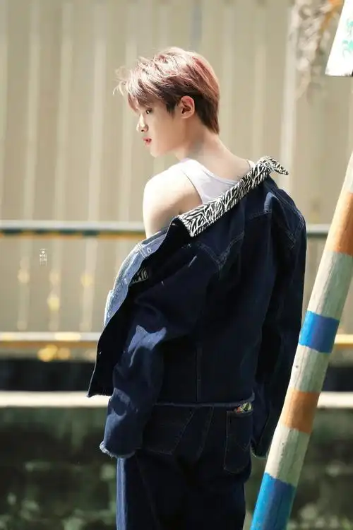 justin黄明昊0219生日快乐