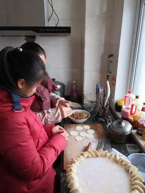 《包饺子》