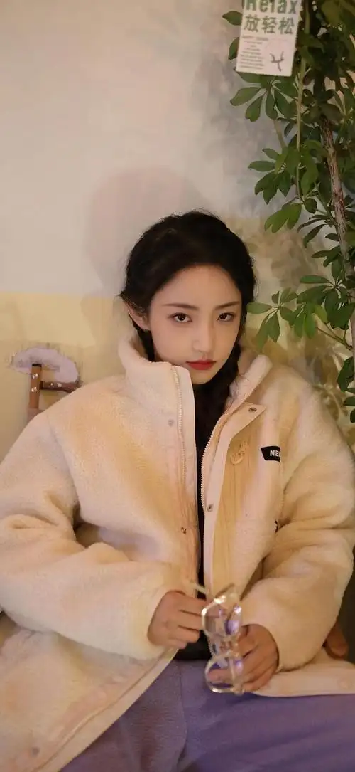 清新靓丽的邻家女孩吴佳怡超高清写真图集