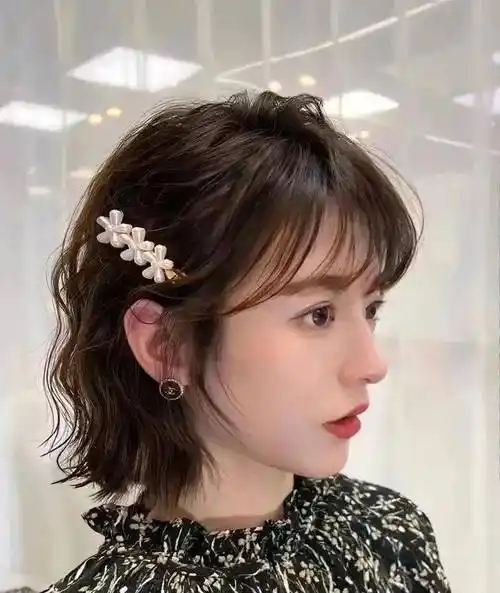 夏天就选个精致的短发,立体感更足,迷人又好看