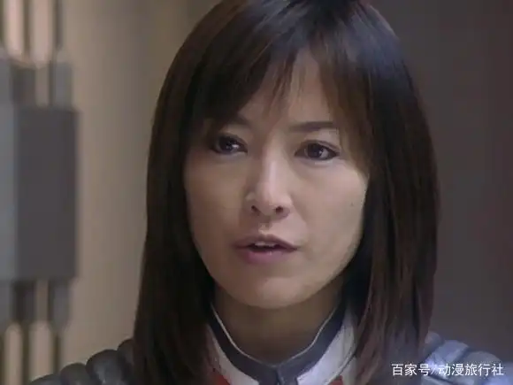 由迪迦奥特曼官方小说了解居间惠队长,她的丈夫因何离世