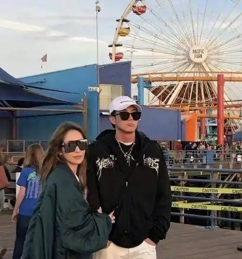 《女儿们的恋爱》又双叒be了一对,萧亚轩疑宣布和小16岁男友分手_黄皓