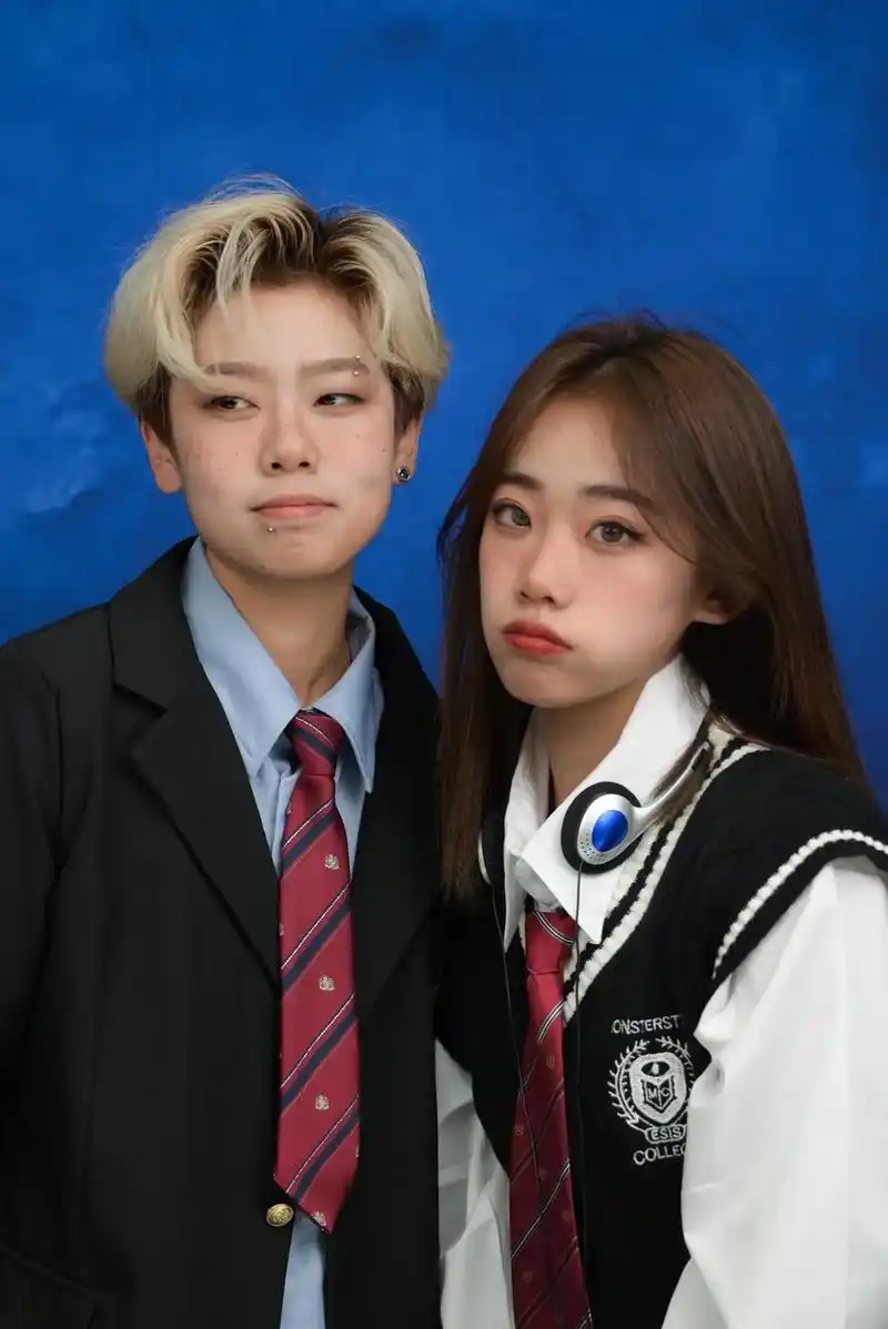 情侣双人美式复古肖像证件照|阳泉写真.双创学院b70199易 - 抖音