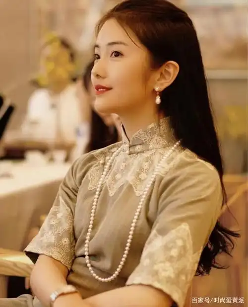 倪妮真的美得有韵味,穿一身旗袍搭配珍珠项链,惊艳了时光!