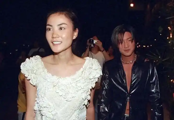 李敖没说错王菲就是个愚妇她和谢霆锋的结局证明了这一点