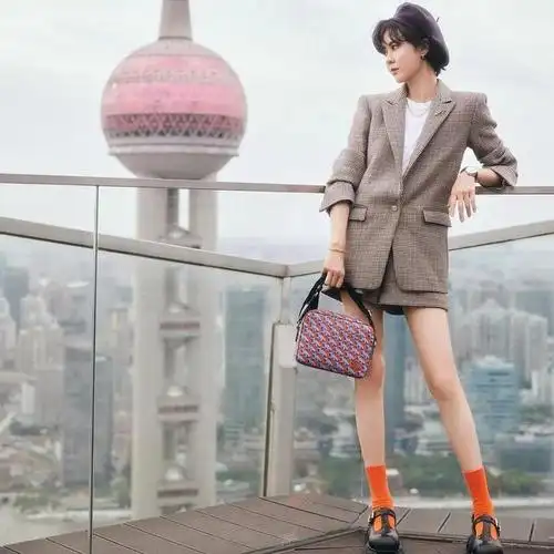 郁可唯,1983年10月23日出生于四川省成都市,她身高1米68,2009年参加