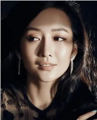 40岁王鸥再曝丑闻遮羞布彻底被扒开网友直呼现世报