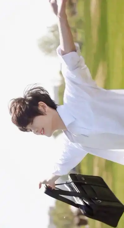 丁程鑫 三屏壁纸 cr :logo