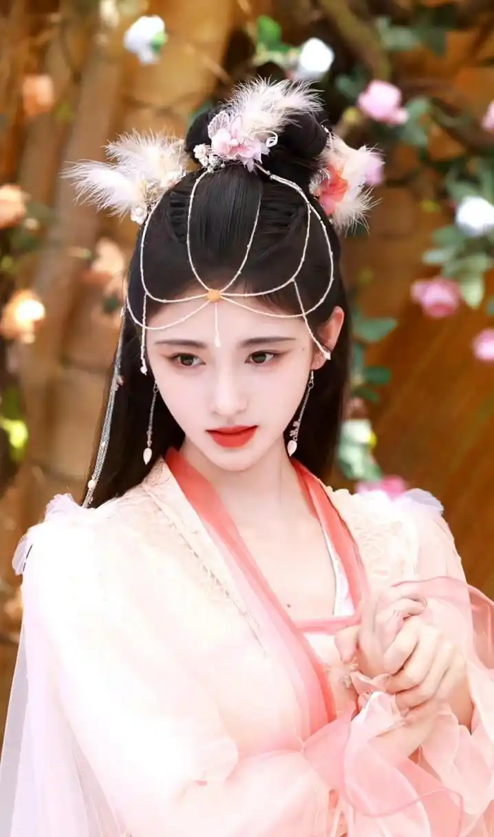 鞠婧祎的古装造型,怎么头饰都那么多啊