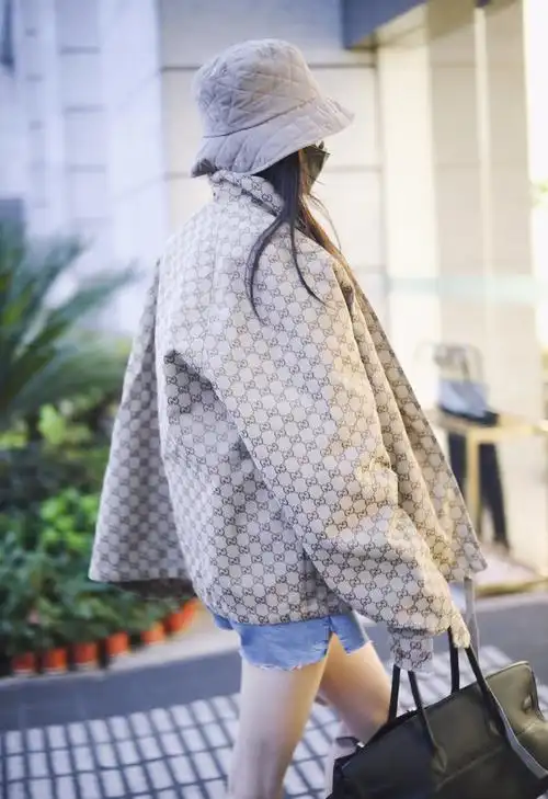 杨幂短裤美腿机场街拍图片[7/9]_明星_美桌网