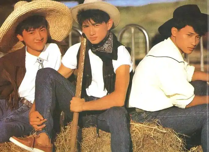 还记得当年的小虎队吗?一组经典的旧照,满屏的青春回忆!