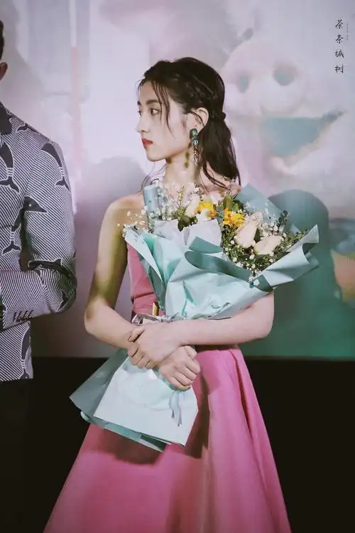 分享一下宠爱发布会的张子枫