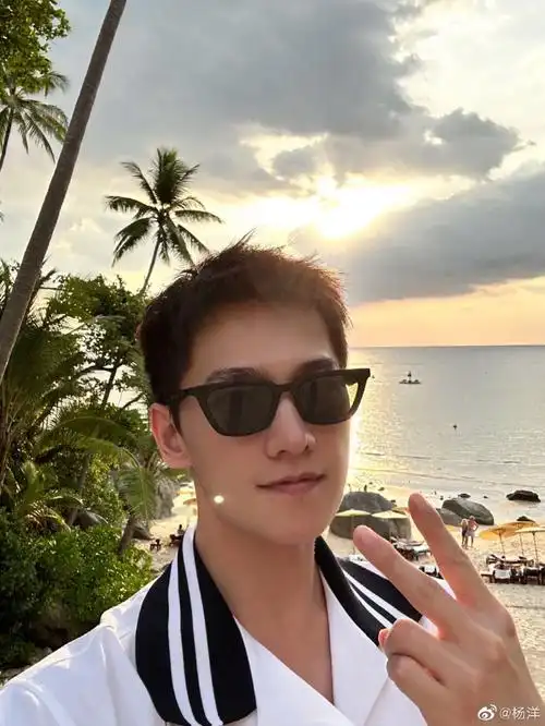 杨洋除夕发自拍了06