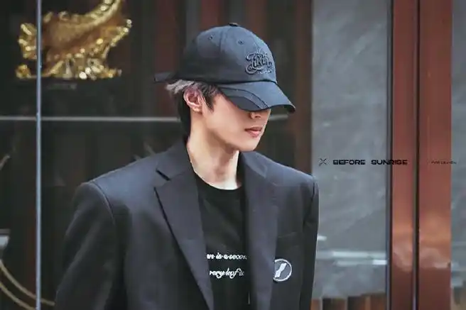 耀文《全员加速中》路透来袭~all black穿搭霸总范十足,谁被这太平洋