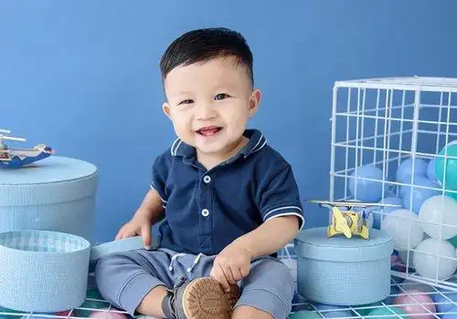 蘑菇头仅是三岁男童流行短发之一 三岁男孩可爱时尚短发hin多_发型造