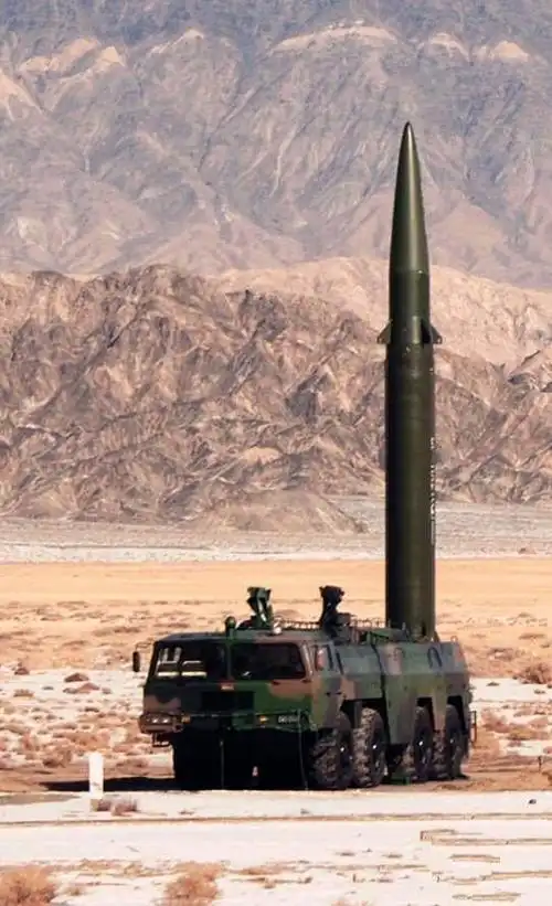 中国导弹最新型号东风11azt被曝光