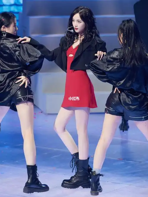 吴宣仪屋顶着火舞台听说很好吃