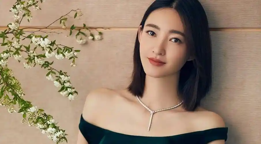 出道13年鲜有绯闻,33岁的她仍是美到令人窒息,不知花落谁家_王丽坤_明