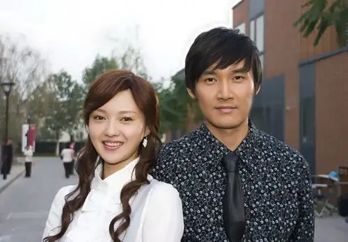 傅晶《空巢》后再讲亲情故事 张铎成医生代言人