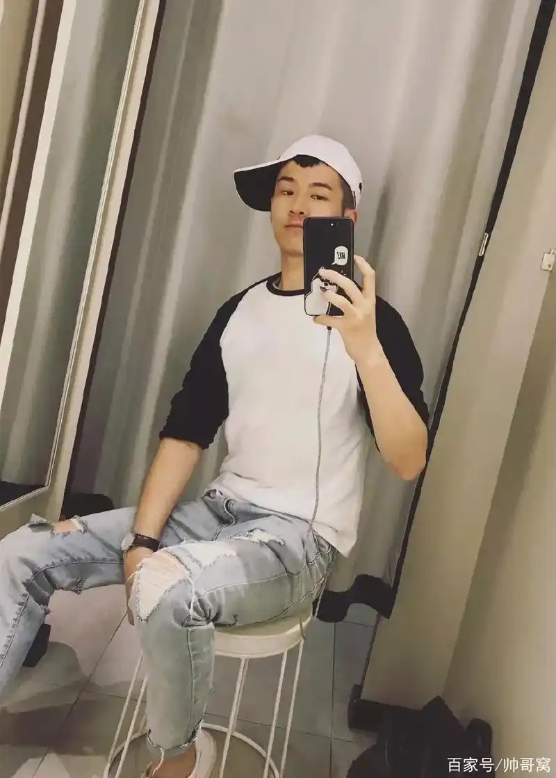 组图:身高178,体重150的帅气小哥哥,坐着拍照都这么棒,太酷!