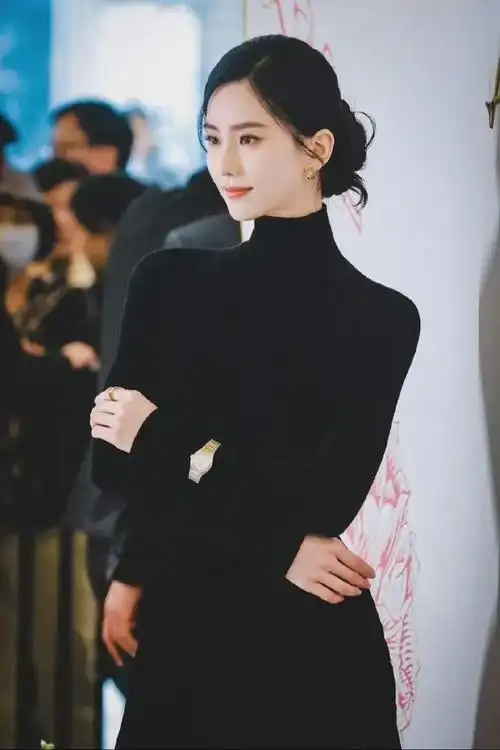 11月6日,刘诗诗出席活动,大方得体的仪态惊艳众人!