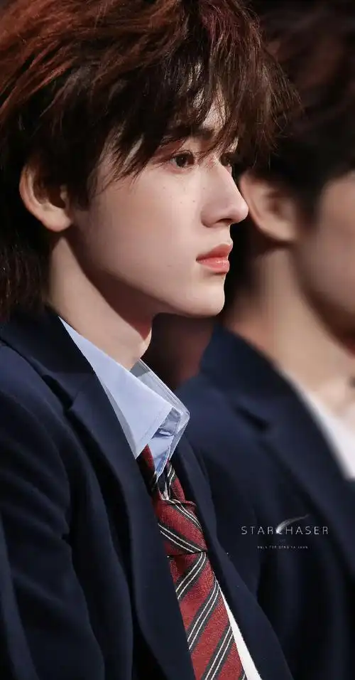 美拉德校服造型还得是宋亚轩这套神图!