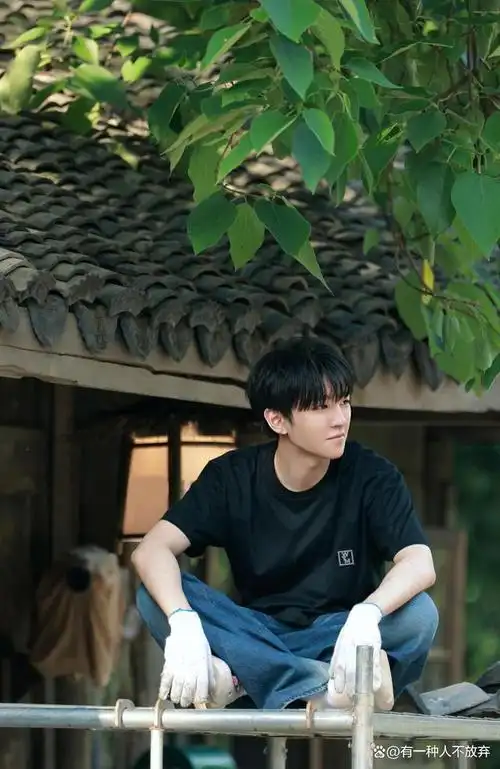 王俊凯自爆体重不到120斤,谁说他和黄磊一个体格啊?