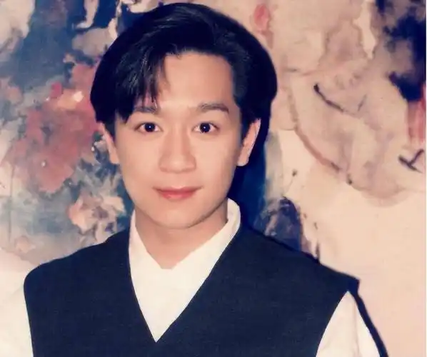 陈浩民宣布回香港定居弃月租14万豪宅一家六口住180平自购房