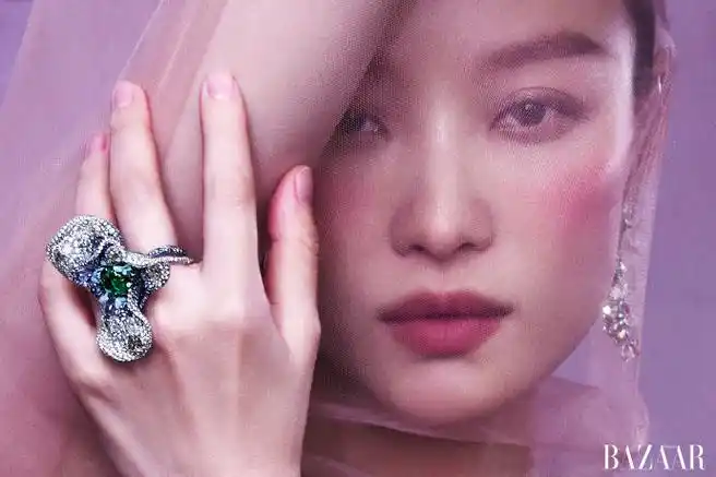 时尚芭莎三月刊##倪妮微醺感芭莎封面大片