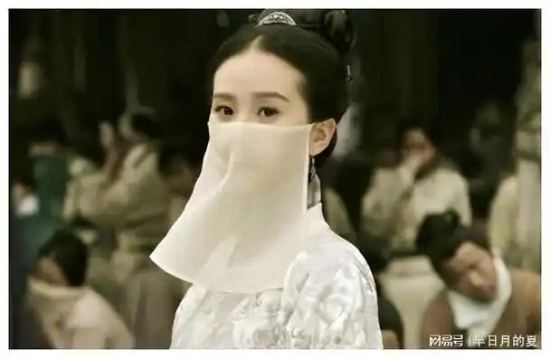 在影视剧中,经常出现蒙着面纱的女子角色,她们神秘又美丽,给人留下