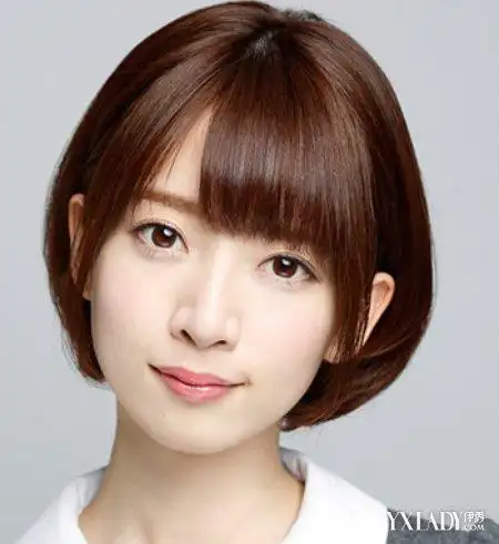 短直发齐刘海发型推荐 尽显短发淑女范