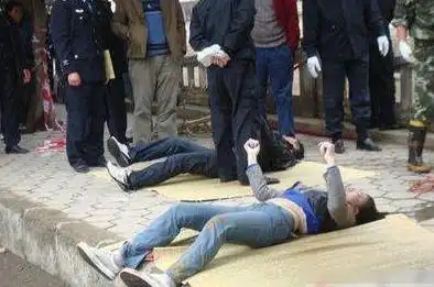 揭秘职业捞尸人两女孩溺水现场惨不忍睹图