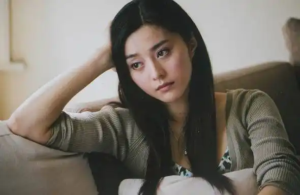 范冰冰《苹果》剧中装扮