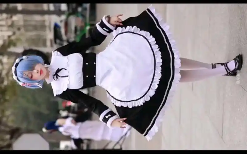 男孩子过了18岁就可以天天穿可爱的女装了