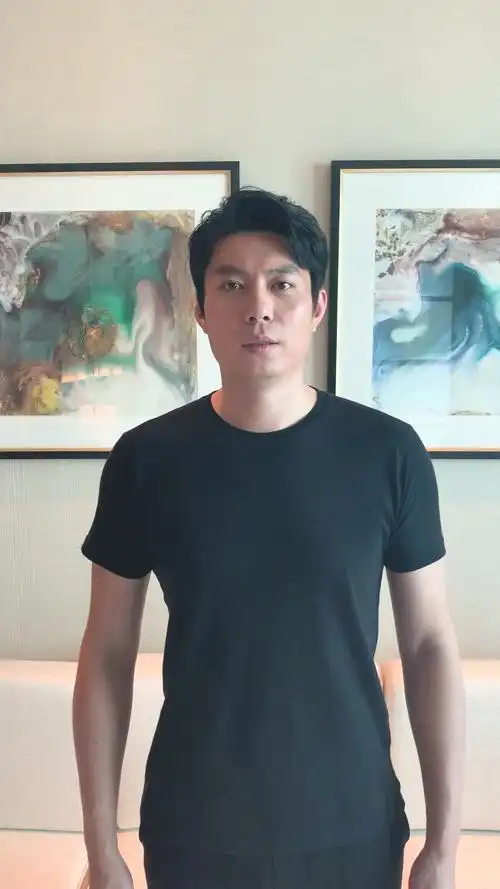 服气!知名演员艾伦竟然用这个方式速成肱二头肌!