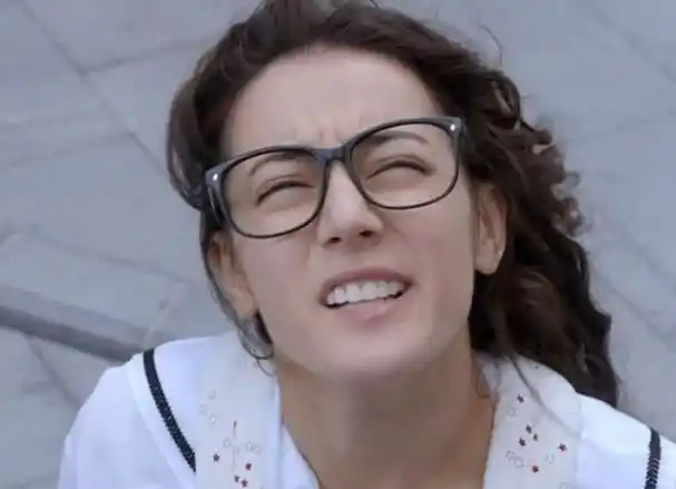 迪丽热巴鼻子粗糙(迪丽热巴素颜出镜是真的丑)(2)