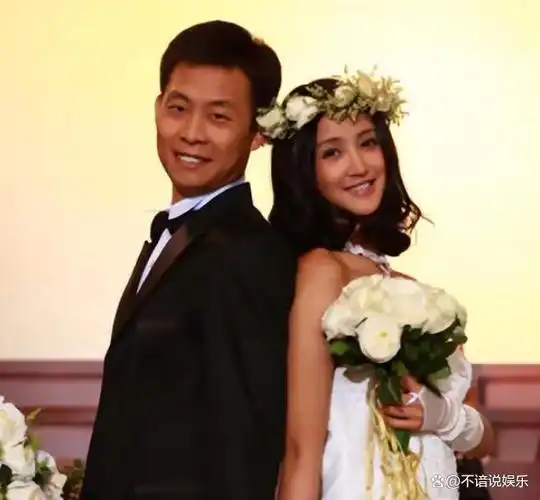 带着儿子二婚嫁影帝张译如今18年过去才知道她嫁得有多值