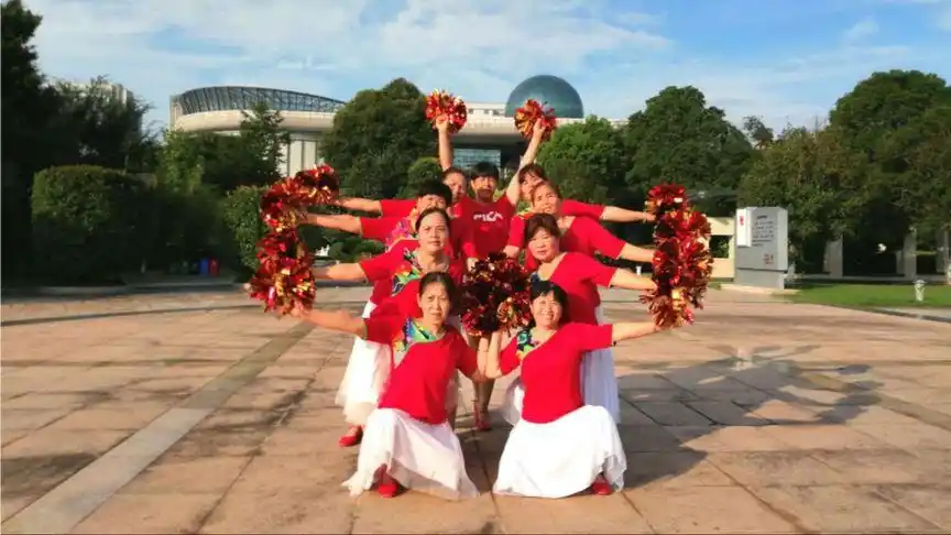 三妹广场舞《活力中国》自编 花球舞 九人变形队 姐妹集体版