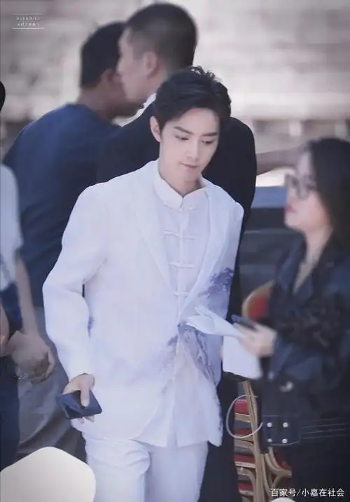 肖战的一些具有民国感的照片合集