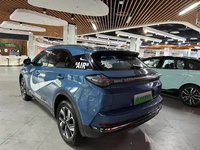 售价:8.99万,哪吒汽车 哪吒u 2022款 智400 p - 抖音