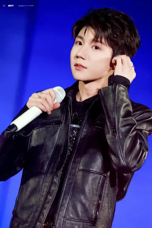 唤起此夜轻月  仰望他@tfboys-王源