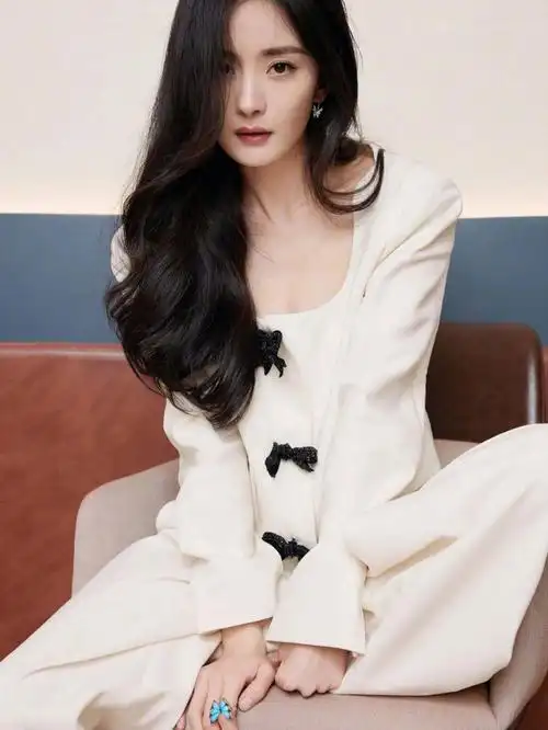 气质女神杨幂 | 优雅"饰"范小心机